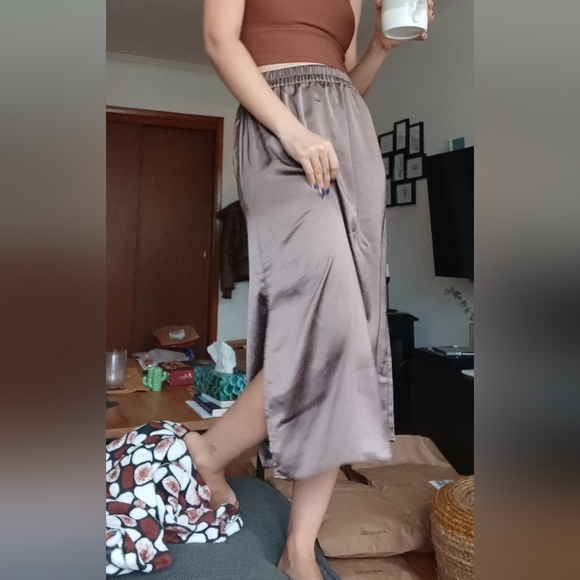 🆕️NWT GAP Satin Midi Skirt in 'Cashmere Brown', Size Medium - Picture 13 of 14